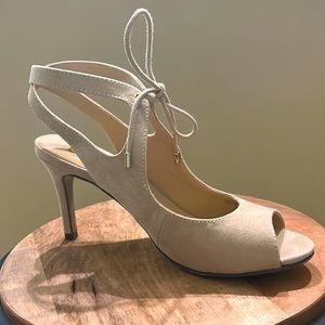 Unisa open toe nude suede high heel SZ 8